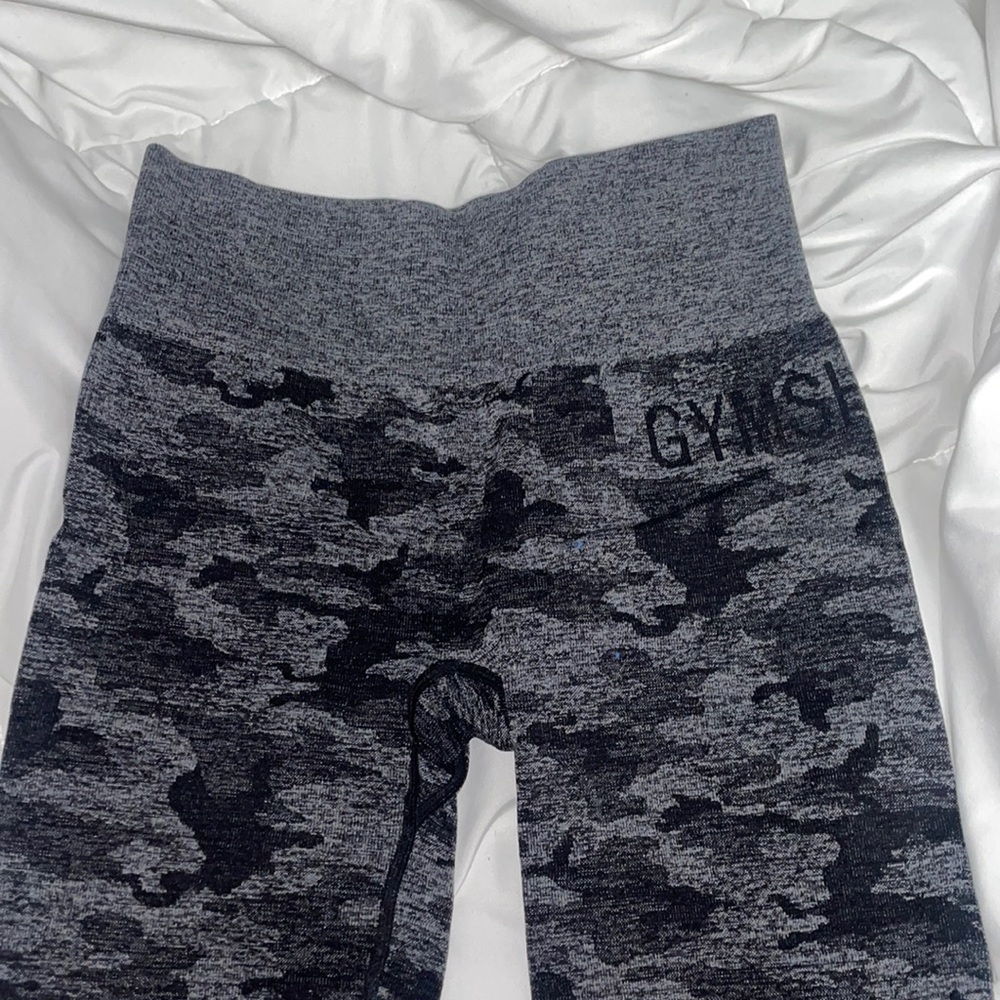 Gym shark leggings